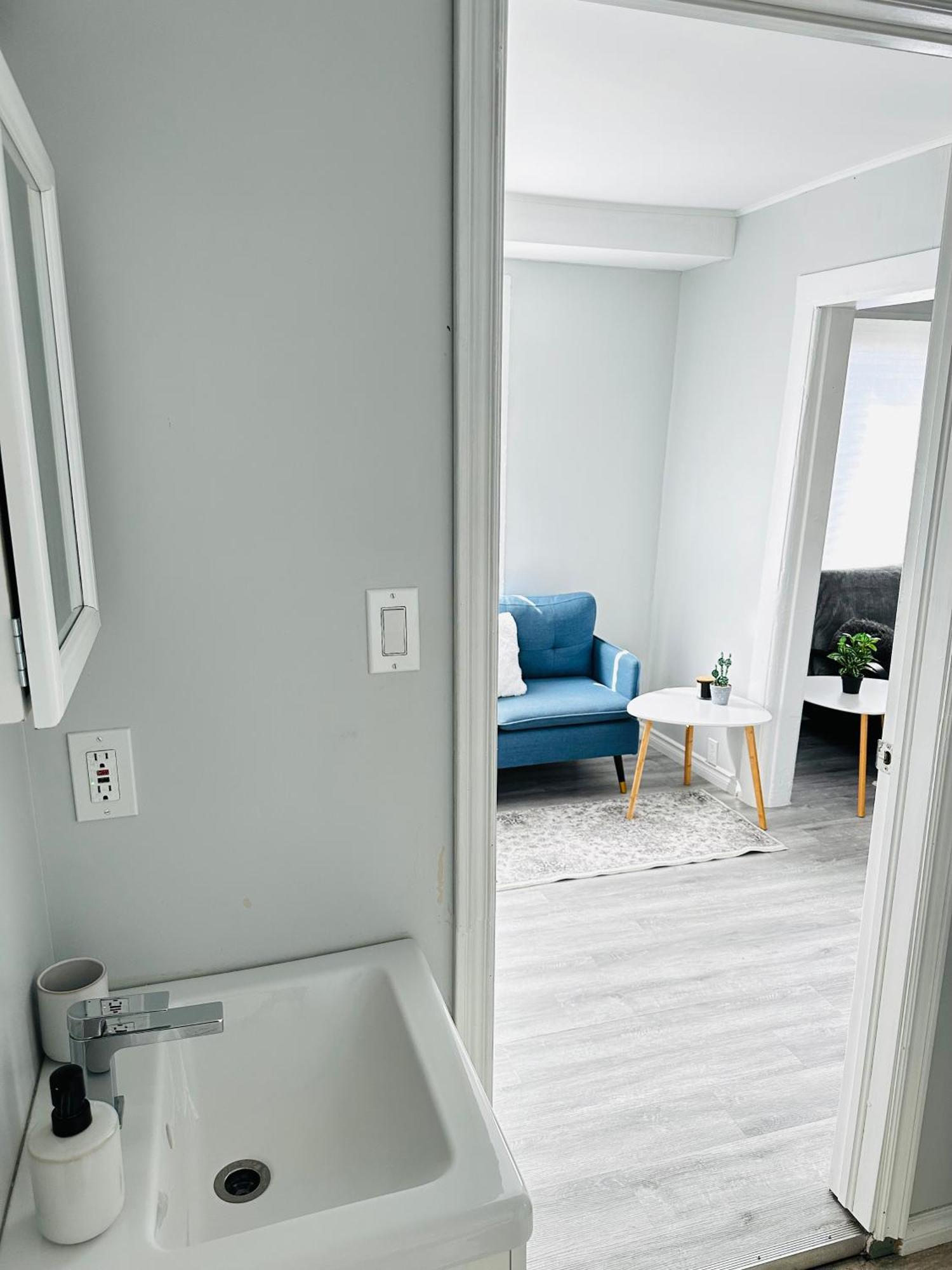 Cozy 2Br House Near Centre With Patio, Bbq, Backyard, And Netflix Apartment ปีเตอร์บอร์โรว์ ภายนอก รูปภาพ