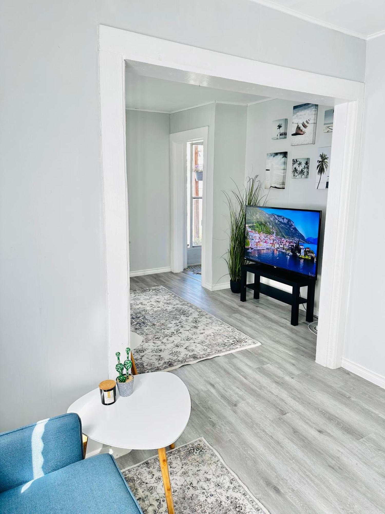 Cozy 2Br House Near Centre With Patio, Bbq, Backyard, And Netflix Apartment ปีเตอร์บอร์โรว์ ภายนอก รูปภาพ