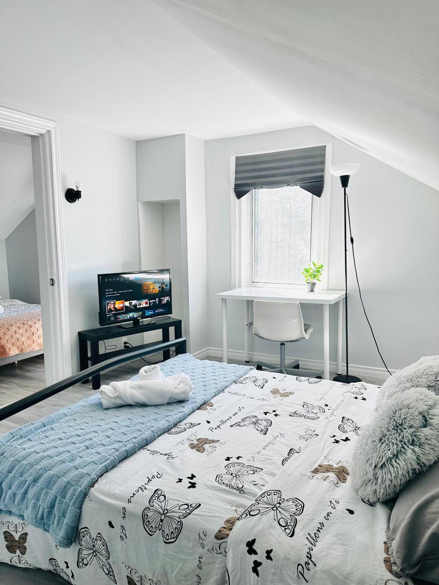 Cozy 2Br House Near Centre With Patio, Bbq, Backyard, And Netflix Apartment ปีเตอร์บอร์โรว์ ภายนอก รูปภาพ