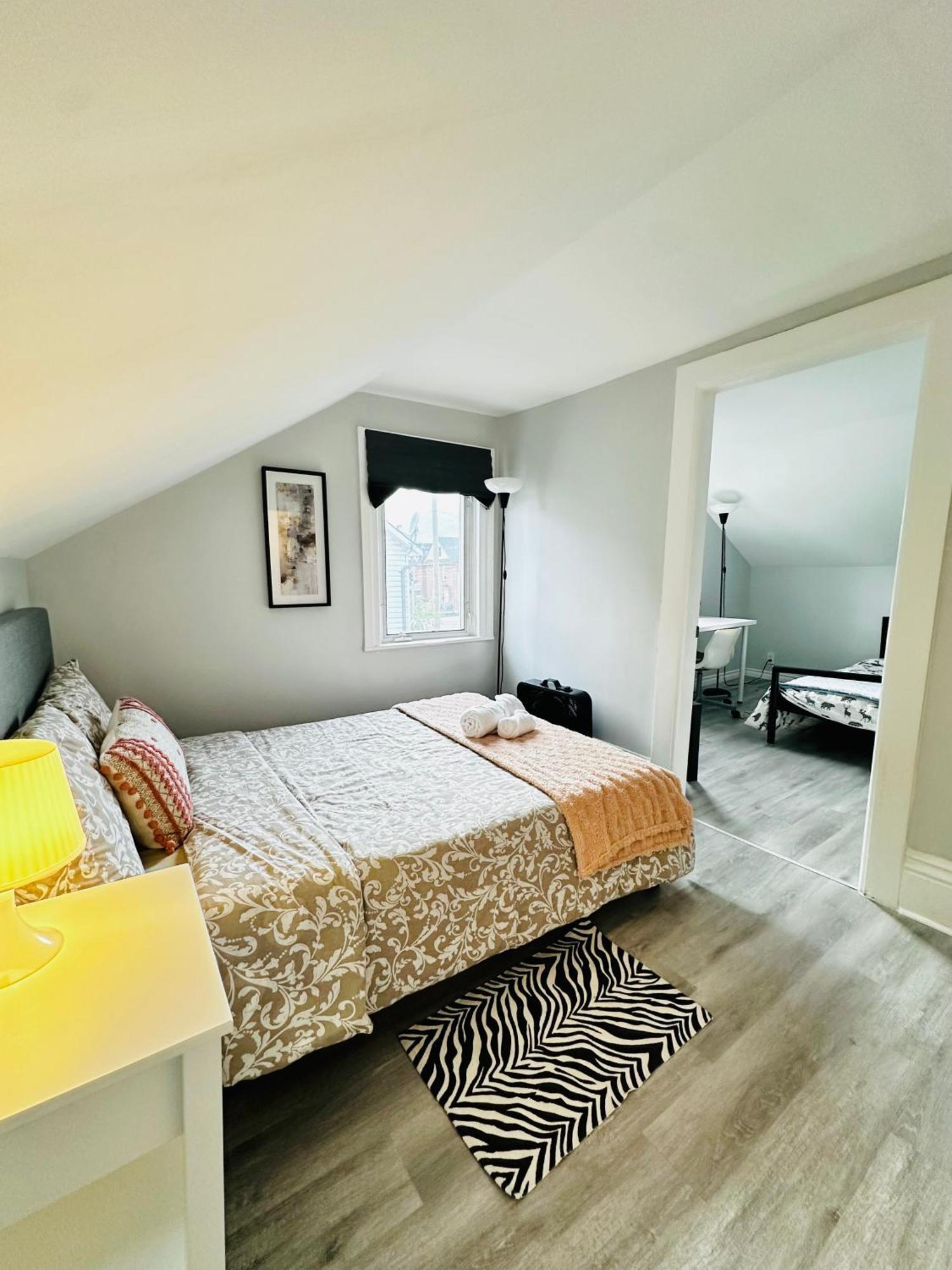 Cozy 2Br House Near Centre With Patio, Bbq, Backyard, And Netflix Apartment ปีเตอร์บอร์โรว์ ภายนอก รูปภาพ