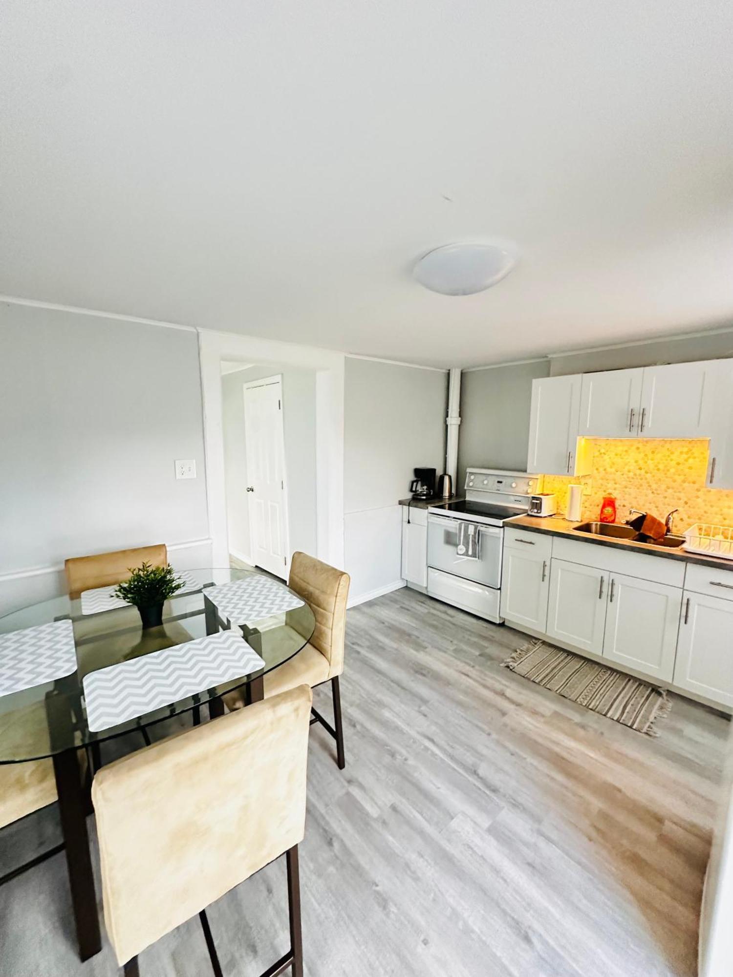 Cozy 2Br House Near Centre With Patio, Bbq, Backyard, And Netflix Apartment ปีเตอร์บอร์โรว์ ภายนอก รูปภาพ