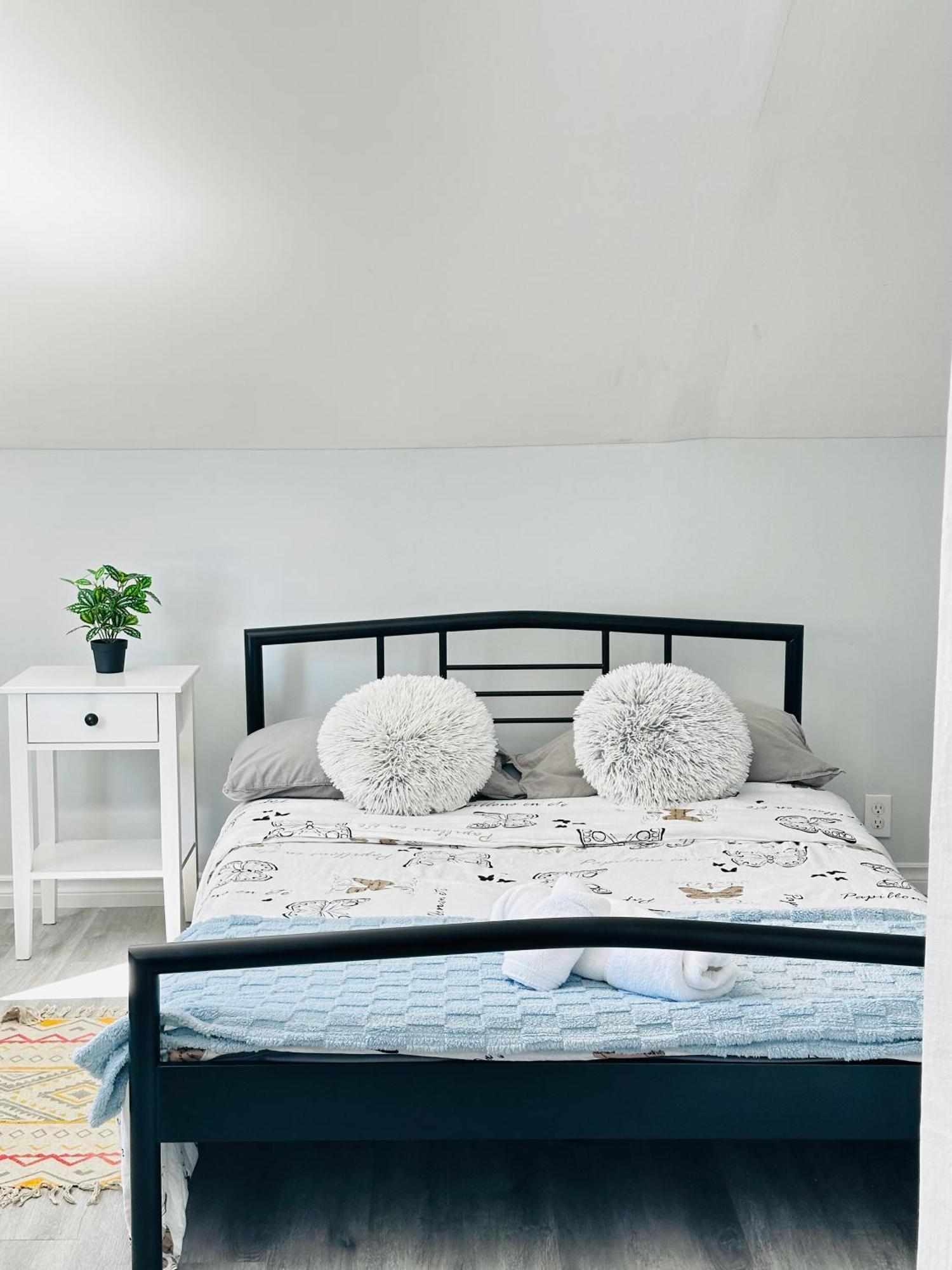 Cozy 2Br House Near Centre With Patio, Bbq, Backyard, And Netflix Apartment ปีเตอร์บอร์โรว์ ภายนอก รูปภาพ