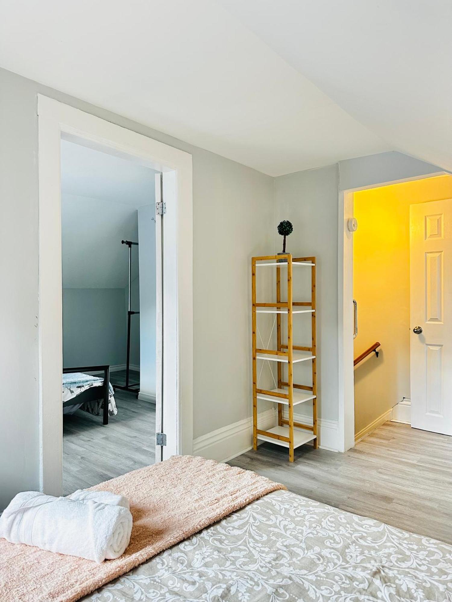 Cozy 2Br House Near Centre With Patio, Bbq, Backyard, And Netflix Apartment ปีเตอร์บอร์โรว์ ภายนอก รูปภาพ
