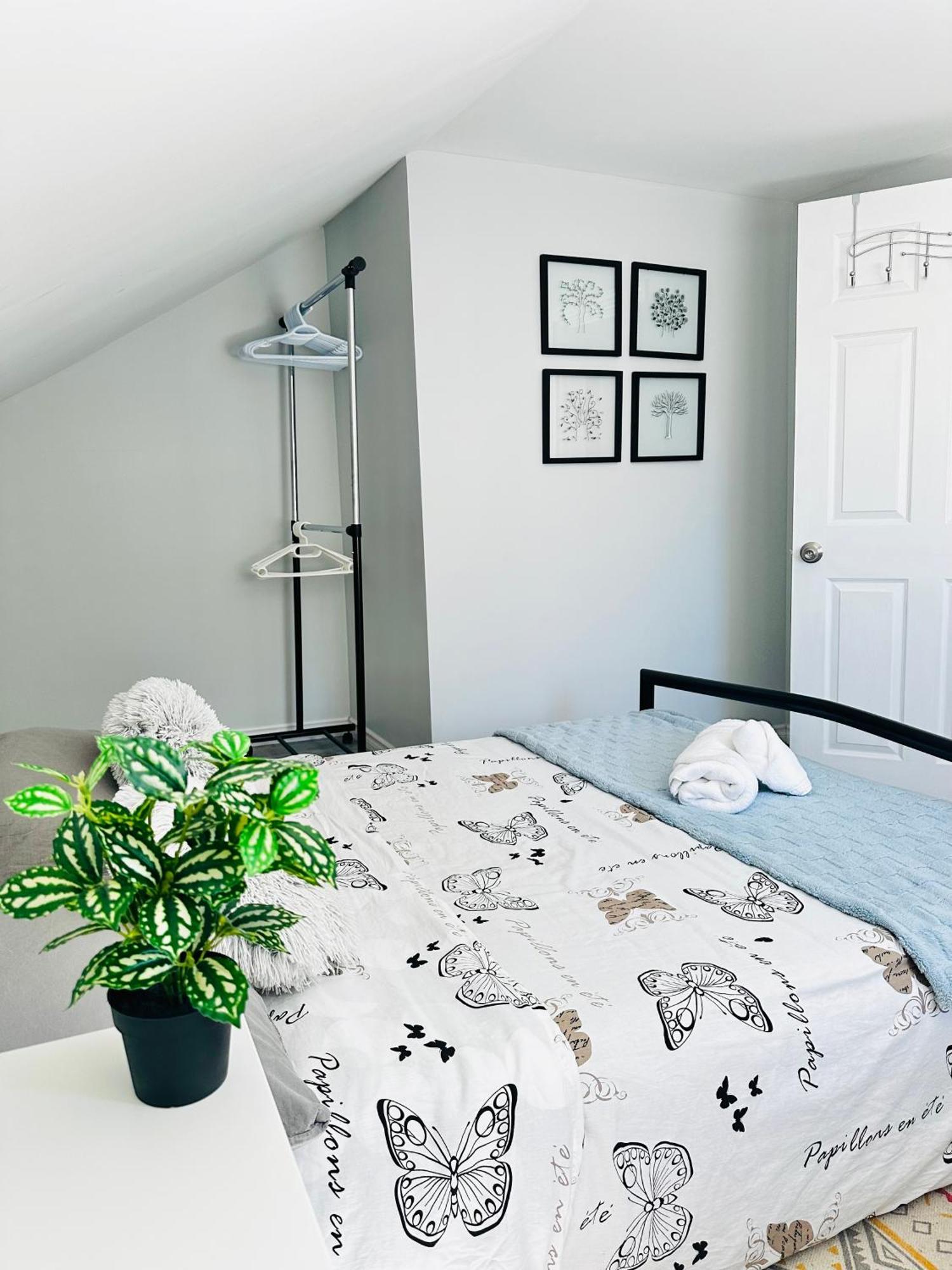 Cozy 2Br House Near Centre With Patio, Bbq, Backyard, And Netflix Apartment ปีเตอร์บอร์โรว์ ภายนอก รูปภาพ