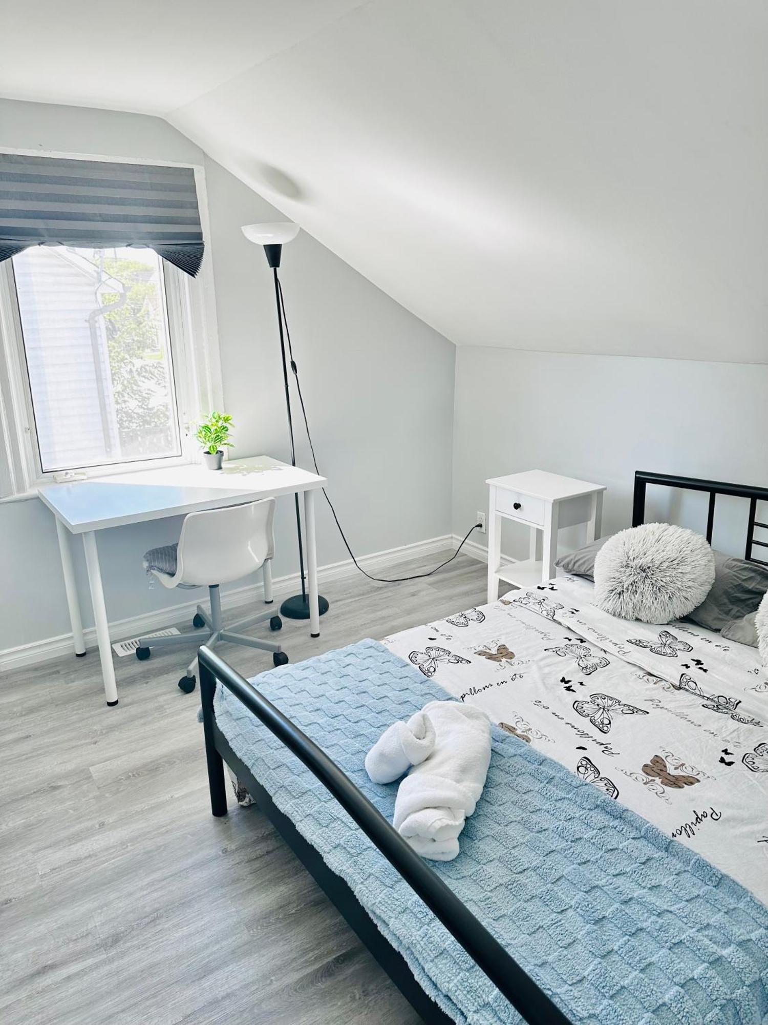 Cozy 2Br House Near Centre With Patio, Bbq, Backyard, And Netflix Apartment ปีเตอร์บอร์โรว์ ภายนอก รูปภาพ